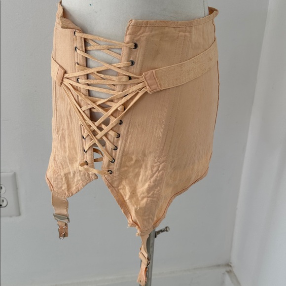 Vintage 1930s Pink Fan Lace Corset Girdle - Picture 2 of 8